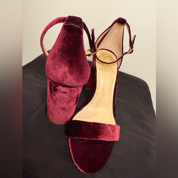 Vince Camuto Red Velvet VP Malissa Medium Thick Heel Size 9 Strappy - Picture 1 of 6